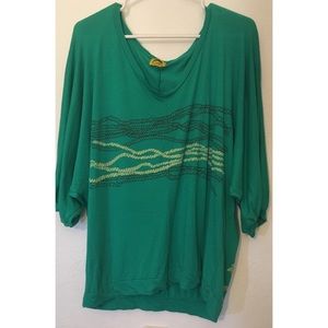 Kealopiko green lei and ulu printed over-sized top